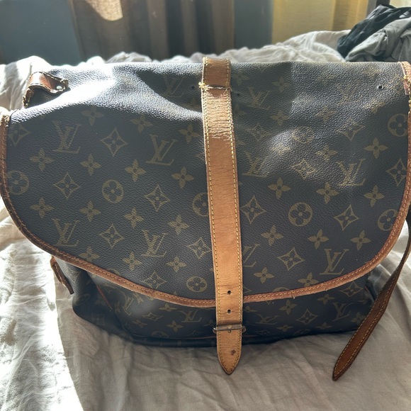 Louis Vuitton buckle and expandable messenger bag - Picture 7 of 7